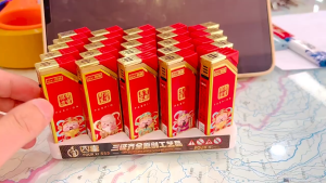 陶先生四喜发财斜打打火机 铁壳防风直冲 Mr. Tao Fortune Lighter – Iron Shell Windproof Jet Flame