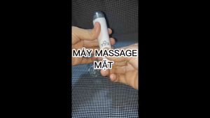(Tặng Kèm 1 SP Ngẫu Nhiên) Massage body cơ thể có pin AA - Massage mặt mini cầm tay kèm 4 đầu massage tiện dụng màu trắng (10x25cm) - Device Massager Mini