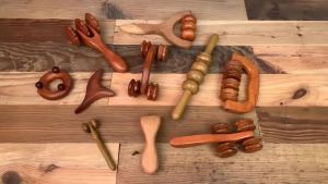 Cây lăn massage toàn thân 4 bánh gai đa năng làm từ gỗ thơm tự nhiên Cây lăn mát xa - Mỹ Nghệ Phương Chi