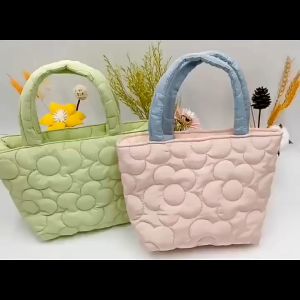 กระเป๋า Tote ลายดอกไม้สุดน่ารัก ซอฟท์เคส ขนาดกลางสะพายไหล่ได้ น่ารัก มี 3 สี แมทช์ง่าย