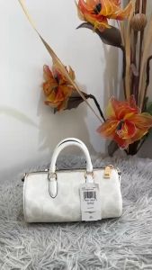 เท้ากระเป๋าสะพายไหล่ COACH CK689 LACEY CROSSBODY 💯% สีเขียว รูปแบบกระเป๋าสะพายไหล่