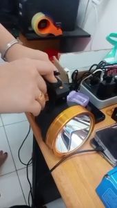 10000MAh 3000lm 500W Lampu Sorot Handheld Rechargeable Senter LED dengan bank daya
