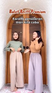 Kulot Wanita Super Jumbo: Desain Nyaman & Bumil Busui Friendly\\n\\n Apa Itu Kulot Umbrella?\\n\\nKulot Umbrella adalah celana wanita super jumbo yang dirancang khusus untuk memberikan kenyamanan maksimal bagi penggunanya. Desain unik ini berfokus pada fleksibilitas dan kepraktisan, menjadikannya pilihan ideal bagi wanita yang sedang hamil atau menyusui.\\n\\n Sejarah Kulot\\n\\nKulot berasal dari kata 'kulot' dalam bahasa Indonesia, yang merujuk pada celana panjang tradisional. Kulot Umbrella adalah evolusi modern dari celana tradisional ini, menawarkan desain yang lebih nyaman dan fleksibel.\\n\\n Keunggulan Kulot Umbrella\\n\\nKulot Umbrella menawarkan beberapa keunggulan utama:\\n\\n* Desain nyaman dan fleksibel\\n* Ukuran beragam, mulai dari BB 40-140 kg\\n* Ramah bagi wanita hamil dan menyusui\\n\\n Kelebihan Kulot Wanita Super Jumbo\\n\\nKulot Wanita Super Jumbo memiliki beberapa kelebihan yang membuatnya menjadi pilihan ideal bagi banyak wanita.\\n\\n Desain Nyaman & Fleksibel\\n\\nDesain Kulot Wanita Super Jumbo dirancang untuk memberikan kenyamanan maksimal bagi penggunanya. Celana ini sangat fleksibel dan tidak mengganggu gerakan, menjadikannya pilihan ideal untuk aktivitas sehari-hari.\\n\\n Ukuran Beragam (BB 40-140 kg)\\n\\nKulot Wanita Super Jumbo tersedia dalam berbagai ukuran, mulai dari BB 40-140 kg. Ini menjadikannya pilihan ideal bagi wanita dengan berat badan yang bervariasi.\\n\\n Bumil Busui Friendly\\n\\nKulot Wanita Super Jumbo juga ramah bagi wanita hamil dan menyusui. Desainnya dirancang khusus untuk memberikan kenyamanan maksimal bagi ibu hamil dan menyusui.\\n\\n Bagaimana Memilih Kulot Umbrella yang Tepat?\\n\\nBerikut adalah beberapa pertimbangan saat memilih Kulot Umbrella yang tepat untuk Anda.\\n\\n Pertimbangan Ukuran & Warna\\n\\nPertimbangkan ukuran dan warna Kulot Umbrella yang sesuai dengan kebutuhan Anda. Pastikan Anda memilih ukuran yang pas dan warna yang Anda sukai.\\n\\n Kualitas Bahan & Desain\\n\\nPerhatikan kualitas bahan dan desain Kulot Umbrella sebelum membeli. Pilih bahan yang nyaman dan tahan lama, serta desain yang sesuai dengan kebutuhan Anda.\\n\\n Rekomendasi Produk Terbaik\\n\\nBerikut adalah beberapa rekomendasi produk Kulot Umbrella terbaik:\\n\\n* Kulot Wanita Super Jumbo Muat BB 40-140 kg Celana Kulot Wanita Bumil Busui Friendly Kulot Umbrella\\n* Kulot Desain Nyaman\\n* Celana Kulot Bumil Busui Friendly\\n\\nDengan mempertimbangkan faktor-faktor ini, Anda dapat memilih Kulot Umbrella yang tepat untuk Anda dan menikmati kenyamanan maksimal saat menggunakannya.\n}