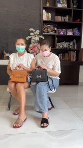 รองเท้าเเฟชั่นผู้หญิงเเบบเเตะสวมส้นเตี้ย No. 8192 NE&NA Collection Shoes