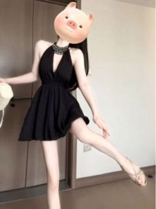 CHANGTONG | ชุดเดรสสีดำคอวีประดับเพชร ชุดราตรี เดรสทรงเอ เดรสยาวปานกลาง ชุดทำงาน ชุดไปงานปาร์ตี้ ชุดทำงาน เดรสยาวปานกลาง