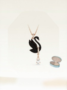 Swarovski | Gift High-end Black Swan Necklace