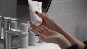 Rhode Pineapple Refresh Daily Cleanser 150ml: Hydrating Cleansing Solution