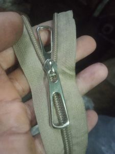 Paket resleting no.5 daun resleting 3 meter + kepala tarikan ganda 4 pcs. bisa buat resleting kelambu tenda kecil dan resleting tas.