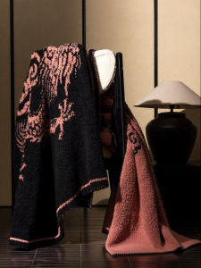 NELA HOME | Traditional Style Lovely Dragon Half Fluffy Knitted Blanket