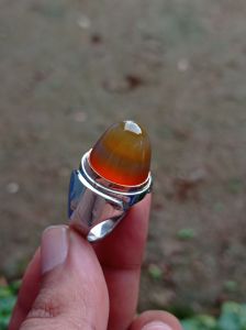 cincin batu Obi merah