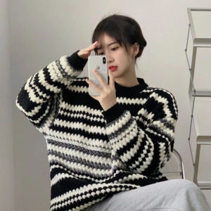 IELGY เสื้อผู้หญิงเสื้อกันหนาวลายทางยาวปานกลางหลวม