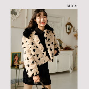 เสื้อคลุมขนแกะเทียมแบบออริจินัลสำหรับผู้หญิงแบบใหม่ฤดูหนาวเสื้อตัวสั้นผ้าพลัฌกันหนาวหนาพิเศษสไตล์ตะวันตกน่ารักสำหรับคนตัวเล็ก