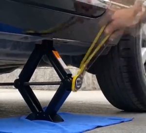 [Delivery 24 hours]2.5 Ton Scissor Jack For Car Automotive Jack Kit Tire Jack Portable With Ratchet Ideal For Suv And Auto