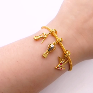 Yon Hing Charm Pdr Pelbagai Design Emas 916