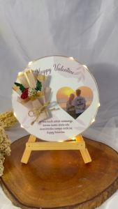 AKRILIK BULAT CUSTOM VALENTINE FREE STANDING KAYU FREE UCAPAN DAN BOX HAMPERS