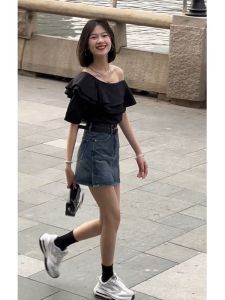 Black Summer Short Sleeve Shoulder Bared Bubble Sleeve T-shirt Womens Short Style Popular Internet Red Design Sense Top