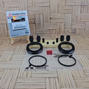 SIL SEAL REM CAKRAM DEPAN MITSUBISHI TRITON MR527979