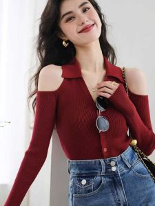 เสื้อคาร์ดิแกนถักคอโปโลสีแดงสำหรับผู้หญิง ทรงสลิมฟิต แขนยาว ปกโปโล ฤดูใบไม้ร่วง 2024 เสื้อชั้นในแบบมีฮู้ด คอวี แขนยาว
