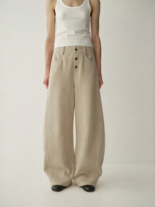 INSIS FEMME | Minimal Artistic 3-button Short Placket Curved Trousers