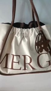 กระเป๋า MERGE TOTE BAG  กระเป๋าสะพายเก๋ๆ ความจุขนาดใหญ่ใส่ของได้เยอะ