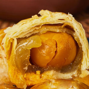 Handmade Salted Yolk Mooncake Traditional Chinese Pastry Lotus Duck Flavor Egg Yolk Cookie Gift Box Taiwanese Style Mooncake