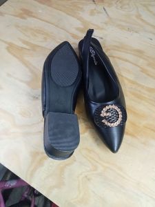 Pansus Wanita Karet Belakang Bunga