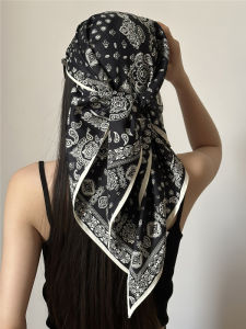 ผ้าพันคอสามเหลี่ยมขนาดใหญ่ลายดอกไม้สีดำสำหรับผู้หญิงในฤดูร้อน ผ้าพันคอแบบสวมหัวตกแต่งสไตล์บุคลิกภาพ ผ้าไหมโพลีเอสเตอร์ ชุดกระโปรงครึ่งตัว ผ้าพันคอแบบหนา
