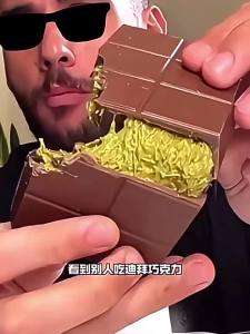 Bánh Sôcôla Nhân Hạt Dẻ Pistachio