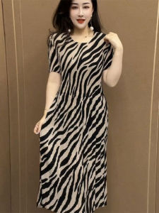 ชุดเดรสยาวปานกลางผู้หญิงฤดูร้อน 2024 ทรงเข้ารูป เอวสูง แขนสั้น คอกลม ลายทาง กระโปรงสั้น สไตล์แม่