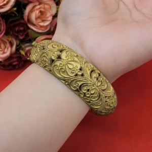 กำไลงานดิบทองเหลืองลายเถาวัลย์ฉลุ ตะขอคลิปล็อค เส้นผ่านศูนย์กลาง 5.5 6.5 ซม.งานดิบไม่ได้ชุบ ทองเหลืองโบราณ ลายไทยโบราณ พร้อมส่ง
