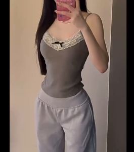 New lace camisole for women with chest pads for inner and outer wear short and slim design