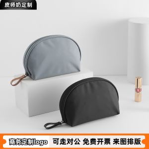 กระเป๋าเครื่องสำอางลายหอยน้ำหนักเบาแบบพกพา ความจุขนาดใหญ่ กระเป๋าใส่ของใช้ในห้องน้ำสำหรับเดินทาง ของขวัญส่งเสริมการขาย กระเป๋าเครื่องสำอางแบบสัมผัสเรียบง่าย