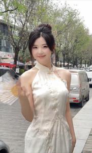 Váy Dài Cổ Trễ Thêu Cạp Cao Phong Cách Trung Hoa Mới Cho Nữ Mùa Hè 2025 Váy Dài Vừa Phải Ôm Sát Eo Bằng Polyester