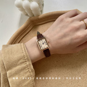 นาฬิกาข้อมือสตรีสไตล์เรโทรสี่เหลี่ยม นาฬิกาควอตซ์ระดับไฮเอนด์สำหรับนักเรียนมัธยมต้นและมัธยมปลาย ความหนาของกระจกหน้าปัด 8 มม.