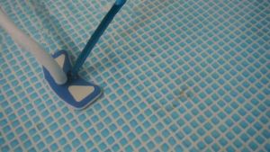 Ready Kepala Vakum Pembersih Kolam Dengan Sikat Ukuran 28x13cm