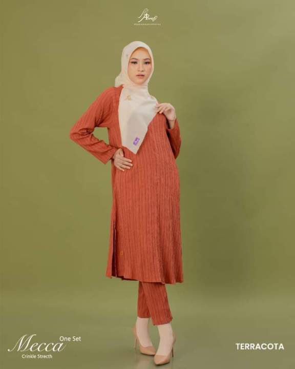 Mecca One Set Arrafi - Setelan Baju Muslim Wanita Atas Bawah Lengan Panjang Bahan Crinkle Stretch Flowly Tidak Mudah Kusut dan Nyaman Menyerap Kerinhat Resleting Depan  Terlaris Terbaru