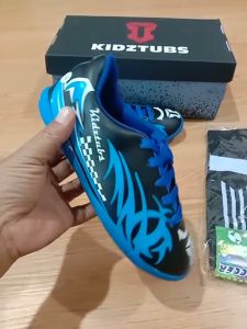 KIDZTUBS Sepatu Futsal Anak Paket Komplit Sepatu Futsal Tas Skin Deker Kaos Kaki Usia 6-10 Tahun Size 28 29 30 31 32 33 34 35 36 37 KDZ1730122424