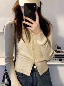 Áo Len Cardigan Dài Tay Ôm Vừa Vặn Kiểu Pháp Cho Nữ Mùa Đông 2025 Thiết Kế Ngắn Mới Áo Len Dệt Kim Mềm Mại Thường Ngày