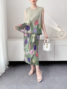 Set Áo và chân váy họa tiết chất vải thun Lò xo cao cấp tôn dáng tiện lợi min mát co giãn nhiều - 55Kg.Linh