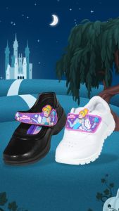 SCPPLaza รองเท้าพละ รองเท้านักเรียนอนุบาล สีขาว Gerry Gang เจ้าหญิง Disney Princess PC2219 เมจิกเทป มีไฟ เบอร์ 25-34 ลิขสิทธิ์แท้ 100%