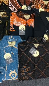 Kemeja Batik Pria Premium Lengan Panjang Slimfit Motif Geometris Warna Kontras
