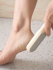 2-in-1 Foot File and Foot Scrub Tool for Callus Removal and Smooth Heels – Ideal for Home Pedicure