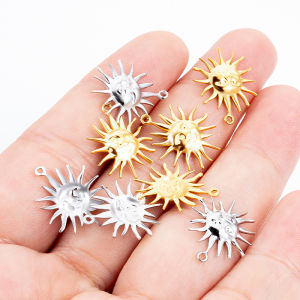 จี้รูปใบหน้ายิ้มพระอาทิตย์ทำจากสแตนเลสสีทอง18K ที่มีเสน่ห์พระอาทิตย์ขนาดเล็ก Diy อุปกรณ์เสริมจิวเวลรี่