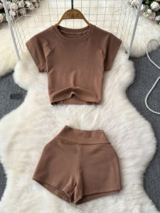 ชุดกีฬาแฟชั่นสตรีเอวสูงกระชับสัดส่วนวิ่งลำลองกระชับหน้าท้องกระชับสัดส่วนกระชับสะโพกขาบานชุดสองชิ้นเสื้อแขนสั้นคอตัดมน