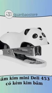 Bấm kim mini hình gấu trúc Deli 453 có kèm 1 hộp kim số 10.