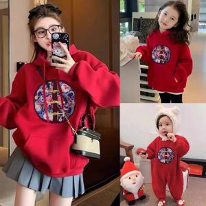 เสื้อสเวตเตอร์มีฮู้ดแบบมีซิปสำหรับครอบครัว 3 คน ฤดูใบไม้ร่วง/ฤดูหนาว สีแดง เสื้อคลุมเด็ก ผ้าฝ้าย ปกโปโล แขนยาว ปกติ