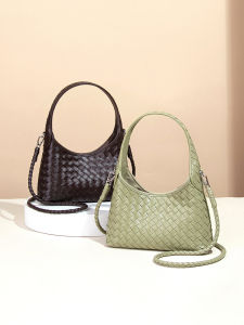 2025 New Handwoven Genuine Leather Bucket Bag British Style Casual Shoulder Crossbody Bag Underarm French Bread Shape