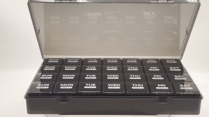 Monthly Pill Organizer 28 Day Pill Box Organizerd by Week Large 4 Weeks One Month Pill Cases with Dust-Proof Container for Pills/Vitamin/Fish Oil/Supplements