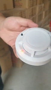 Photoelectric Sensitive Sensor Smoke Detector Fire Alarm With Battery Powered For Family