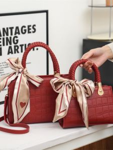 Elegant Red Large Capacity Wedding Bag for Women New 2025 Handheld Crossbody Bag Happy Mother-In-Law Fashionable Wedding Accessory